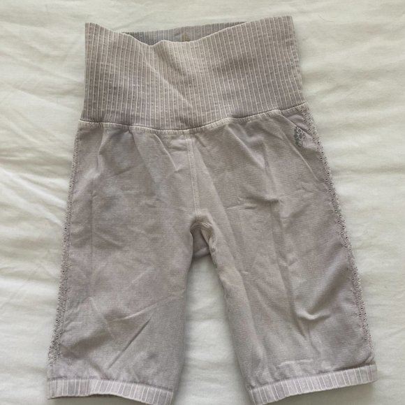 Free People Movement Good Karma Bike Shorts in Ice grey Size XS/S - Picture 2 of 7